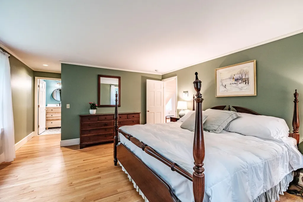 17 Heritage Lane Falmouth ME 04105