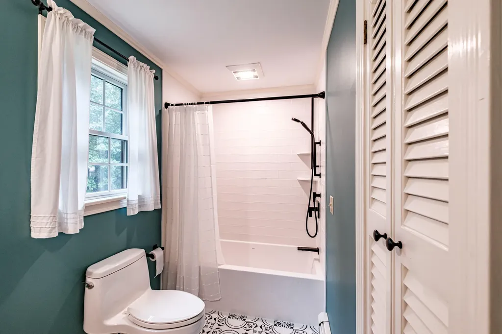 17 Heritage Lane Falmouth ME 04105