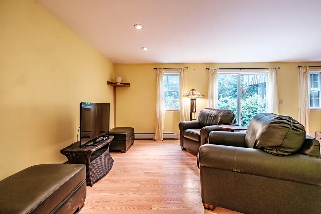 17 Heritage Lane Falmouth ME 04105