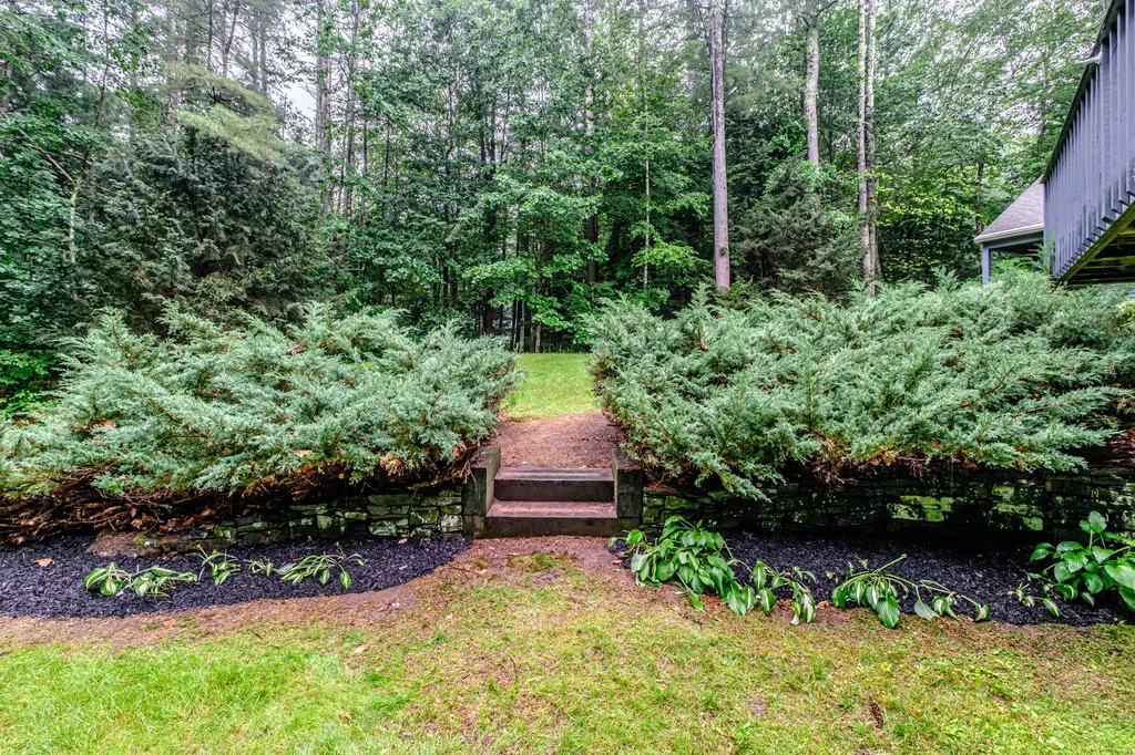 17 Heritage Lane Falmouth ME 04105