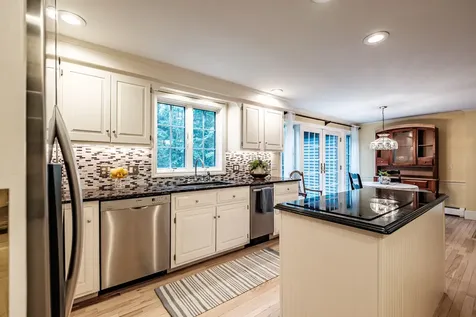 17 Heritage Lane Falmouth ME 04105