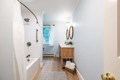 17 Heritage Lane Falmouth ME 04105