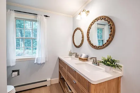 17 Heritage Lane Falmouth ME 04105