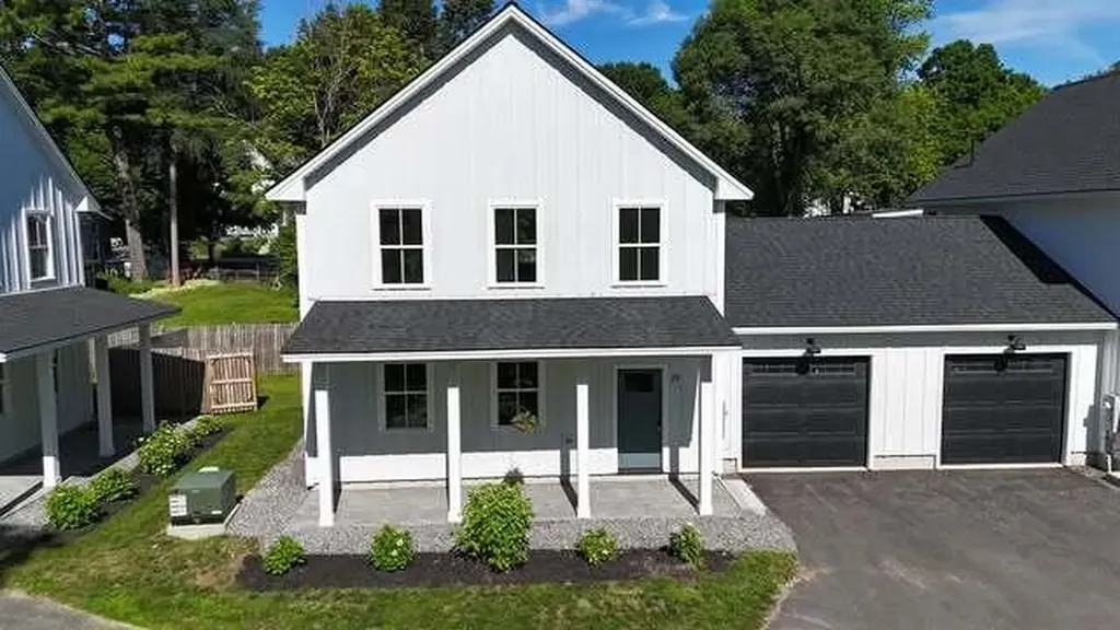 29 Magnolia Lane Gardiner ME 04345