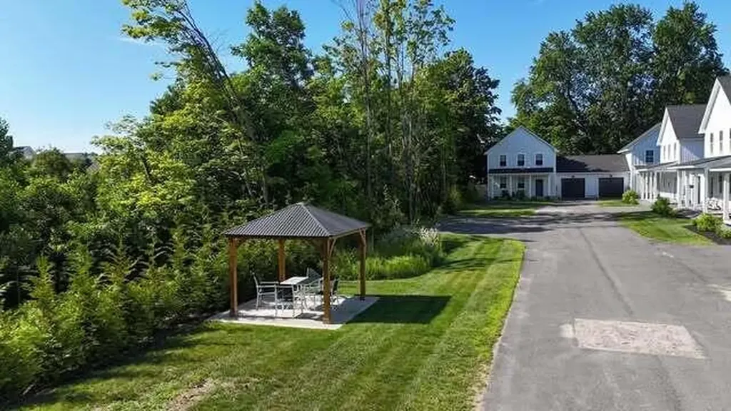 29 Magnolia Lane Gardiner ME 04345