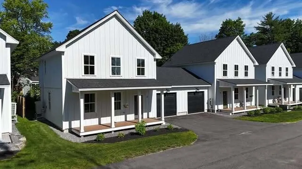 25 Magnolia Lane Gardiner ME 04345