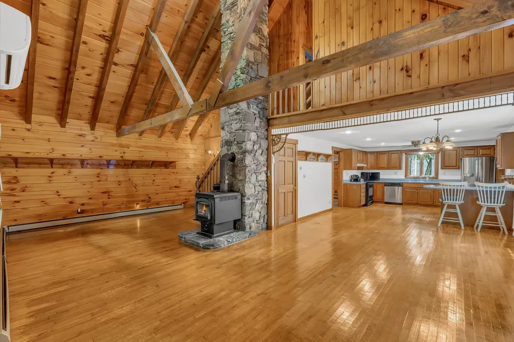 42 Birchwood Lane Poland ME 04274