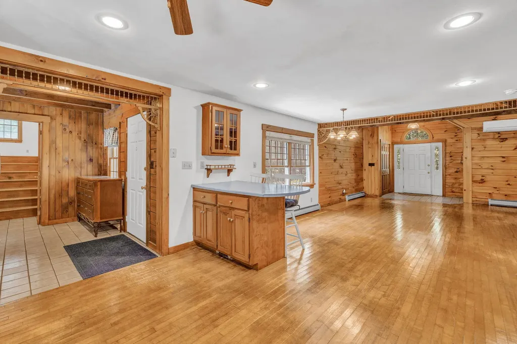 42 Birchwood Lane Poland ME 04274