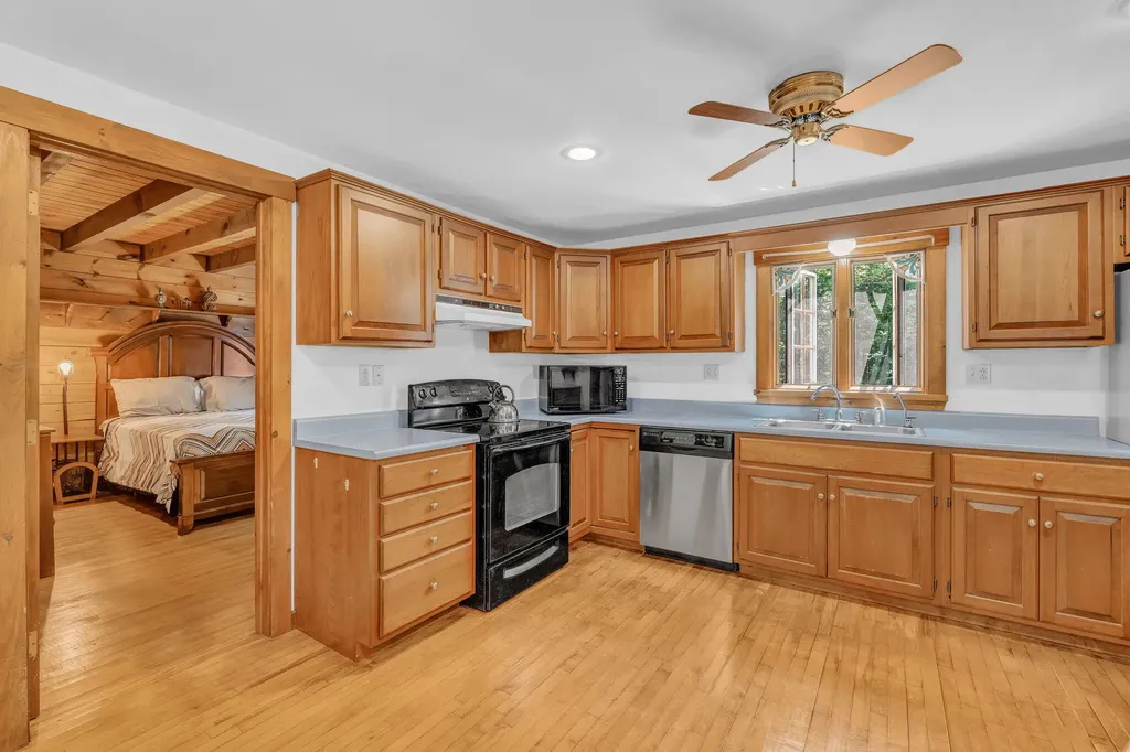 42 Birchwood Lane Poland ME 04274