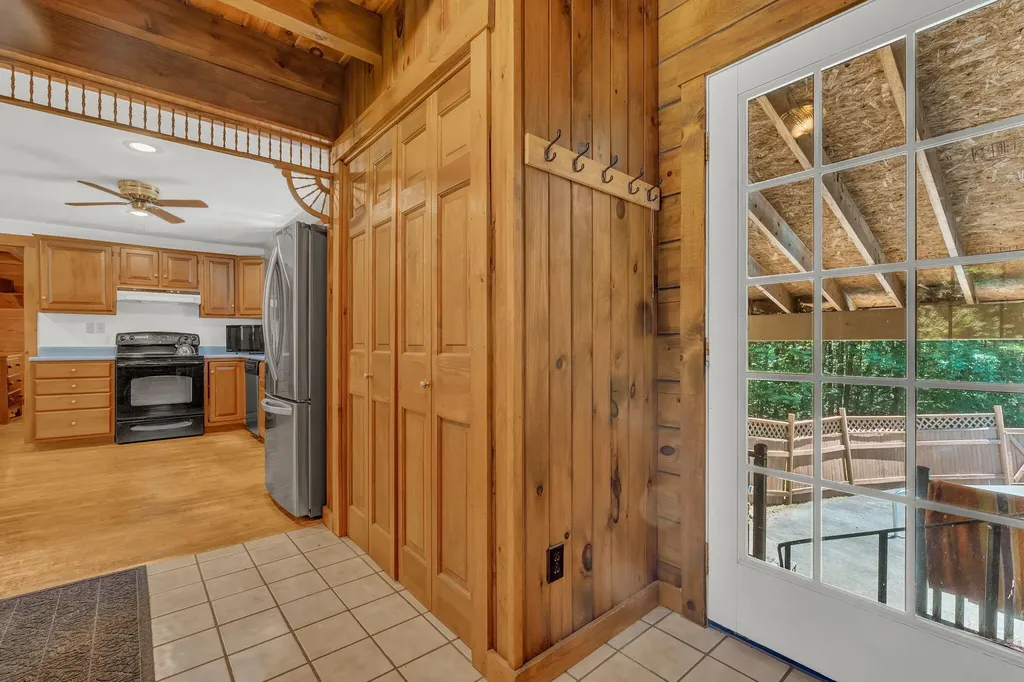 42 Birchwood Lane Poland ME 04274