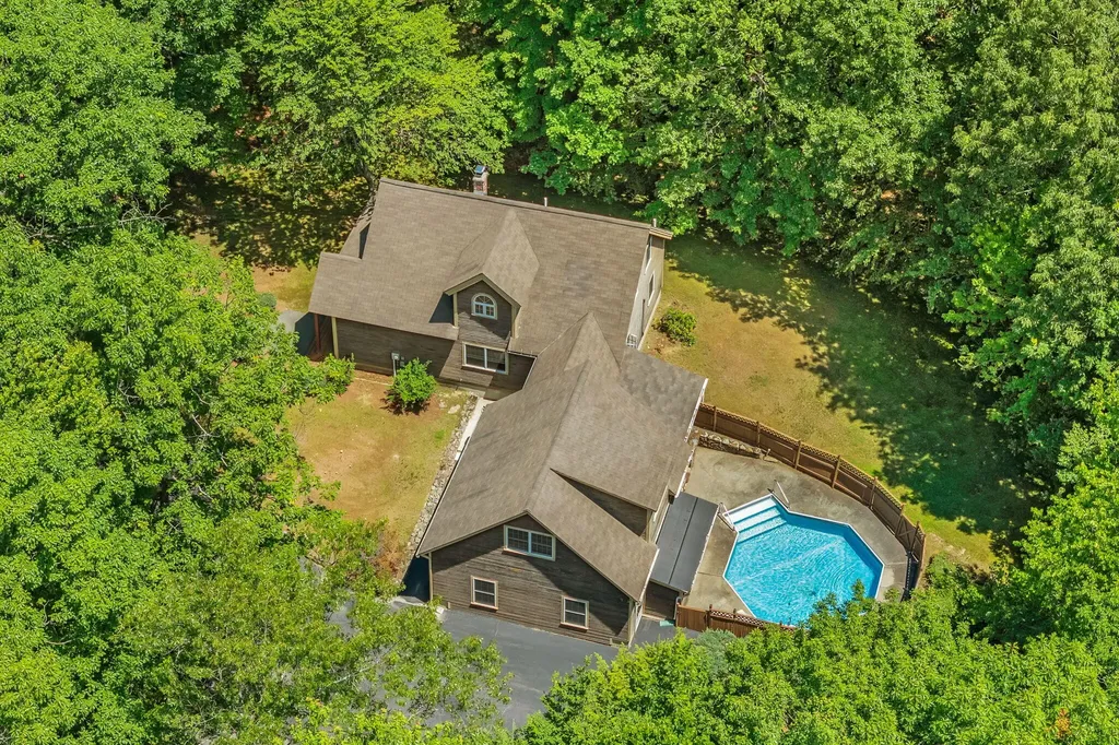 42 Birchwood Lane Poland ME 04274