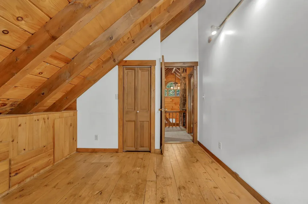 42 Birchwood Lane Poland ME 04274