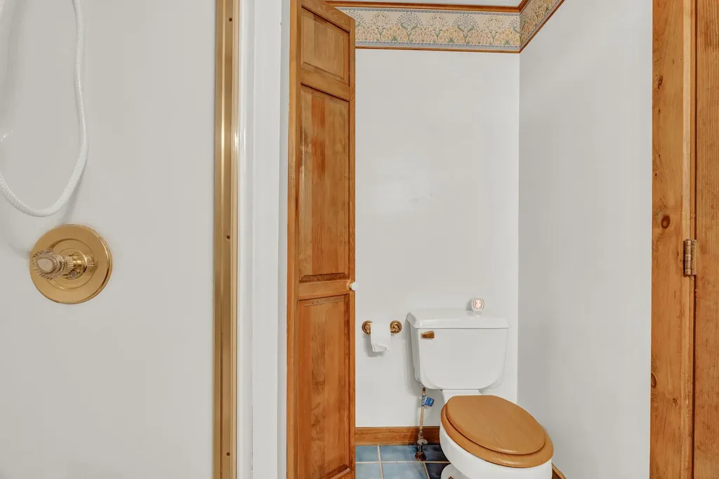 42 Birchwood Lane Poland ME 04274