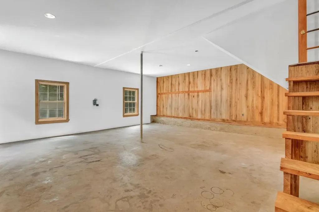 42 Birchwood Lane Poland ME 04274