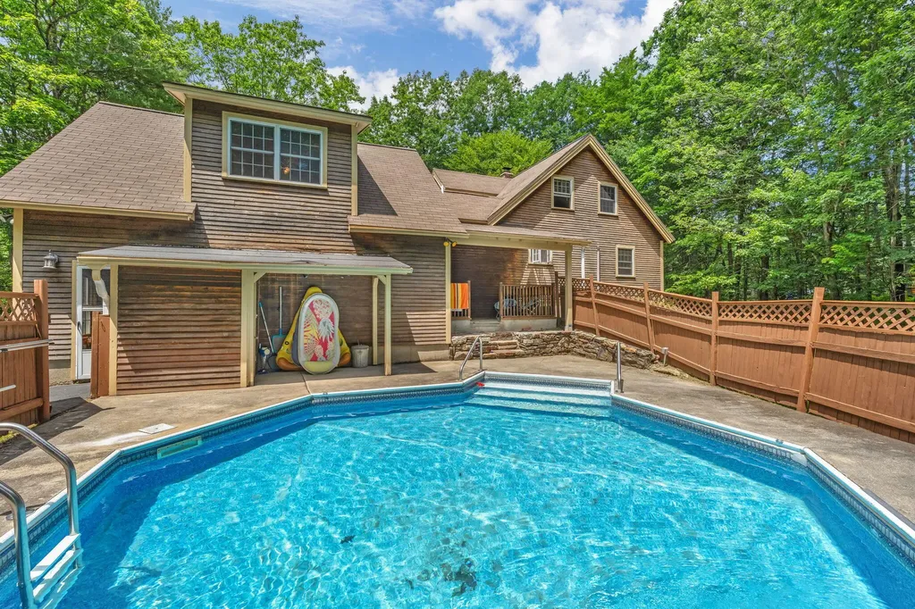 42 Birchwood Lane Poland ME 04274