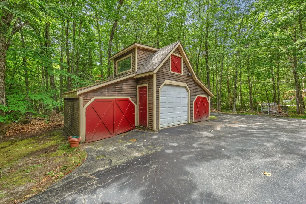 42 Birchwood Lane Poland ME 04274