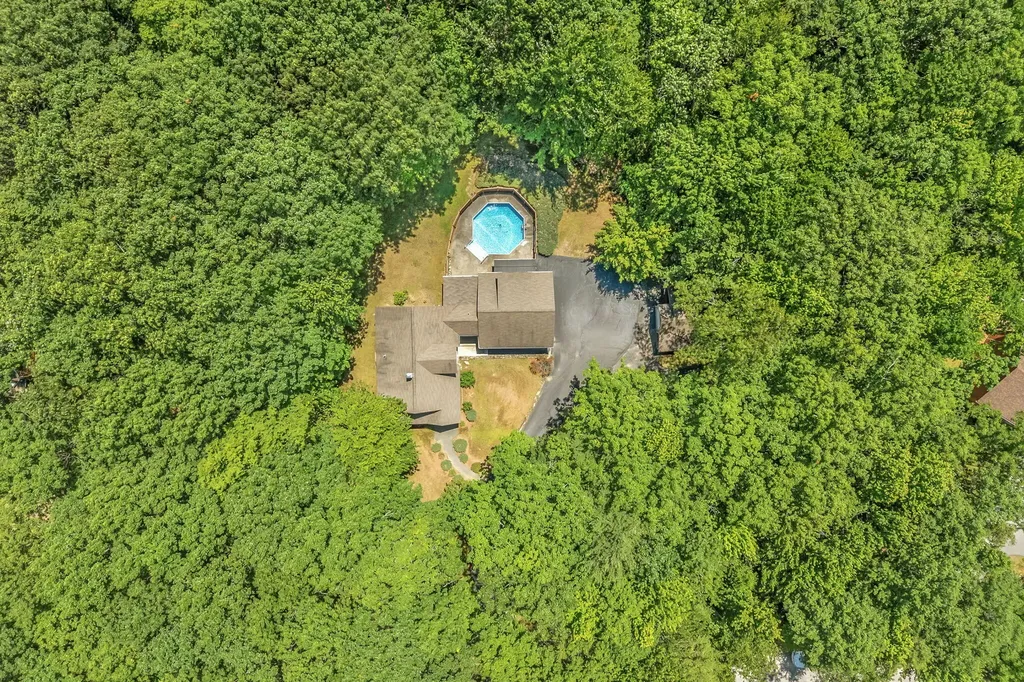 42 Birchwood Lane Poland ME 04274