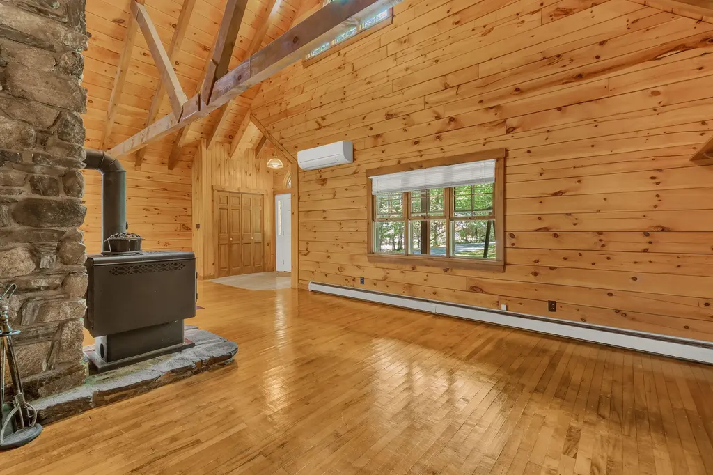 42 Birchwood Lane Poland ME 04274