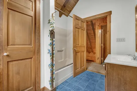 42 Birchwood Lane Poland ME 04274
