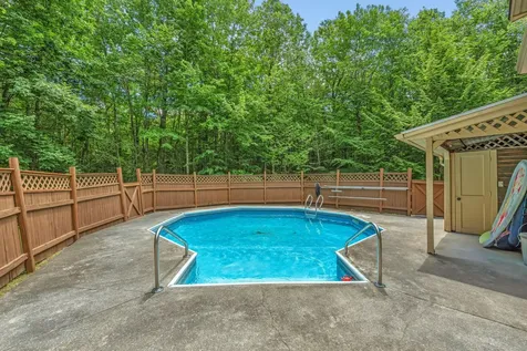 42 Birchwood Lane Poland ME 04274