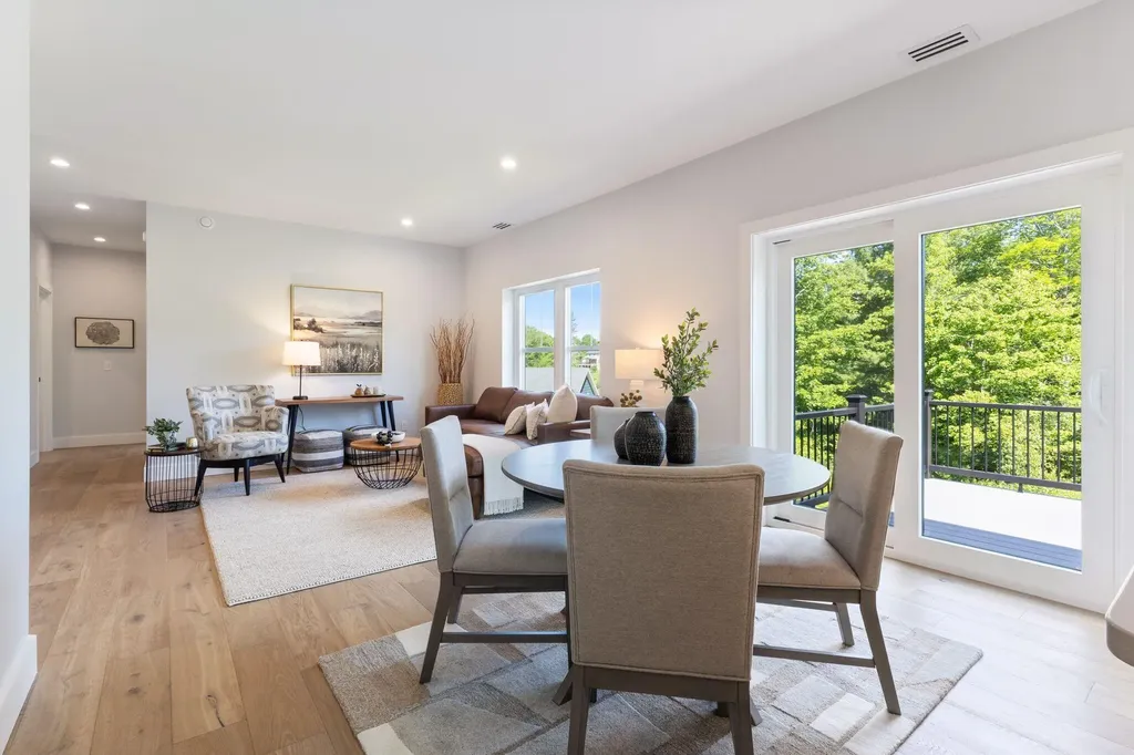43 Rose Douglas Lane Brunswick ME 04011