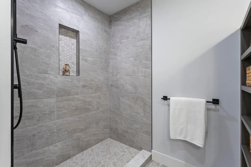 43 Rose Douglas Lane Brunswick ME 04011
