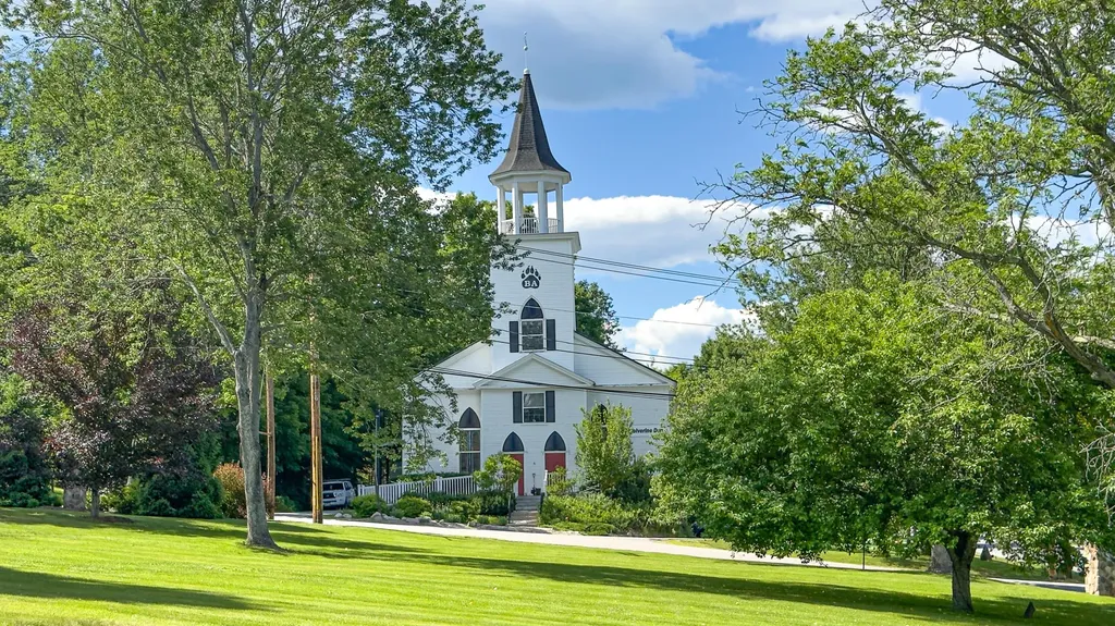 62 Old Elm Road Bridgton ME 04009