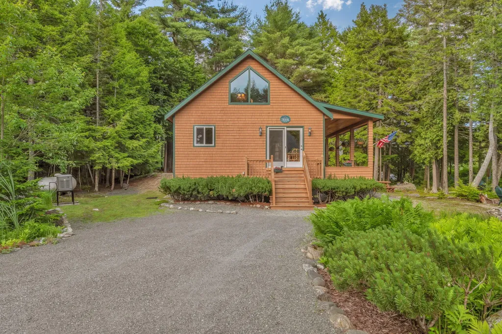 22 Benoit Way Ellsworth ME 04605