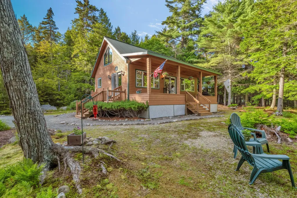 22 Benoit Way Ellsworth ME 04605