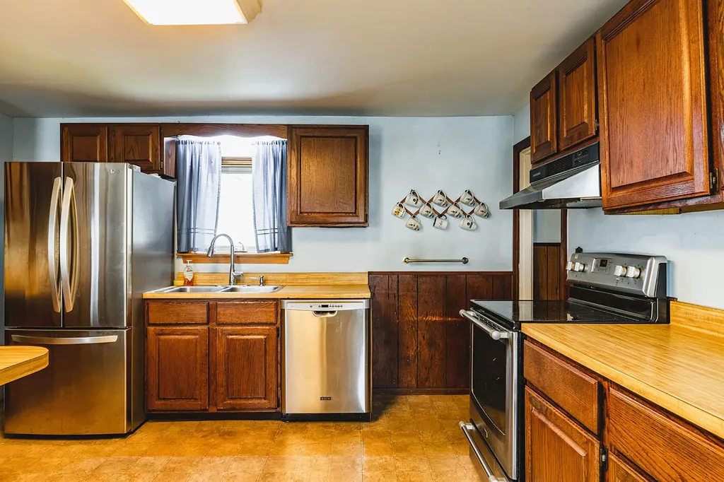 27 Warren Street Rockland ME 04841