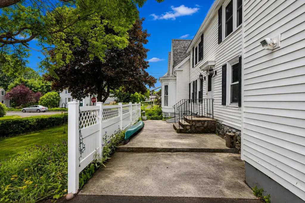 27 Warren Street Rockland ME 04841