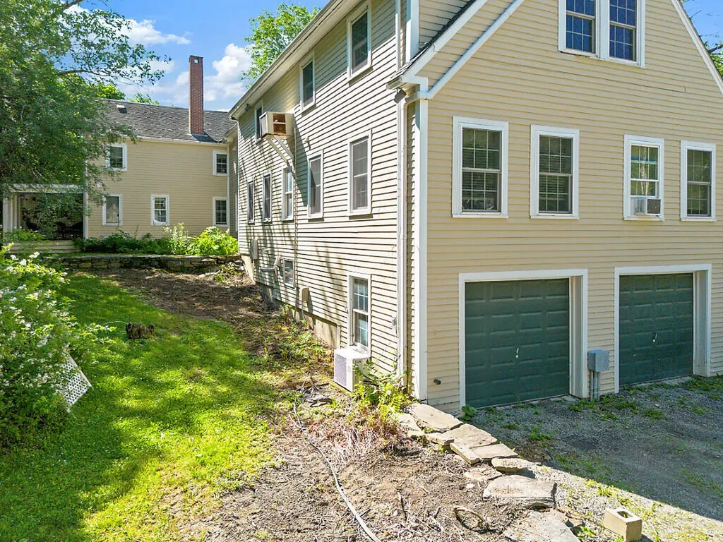 5 Bradford Road Wiscasset ME 04578