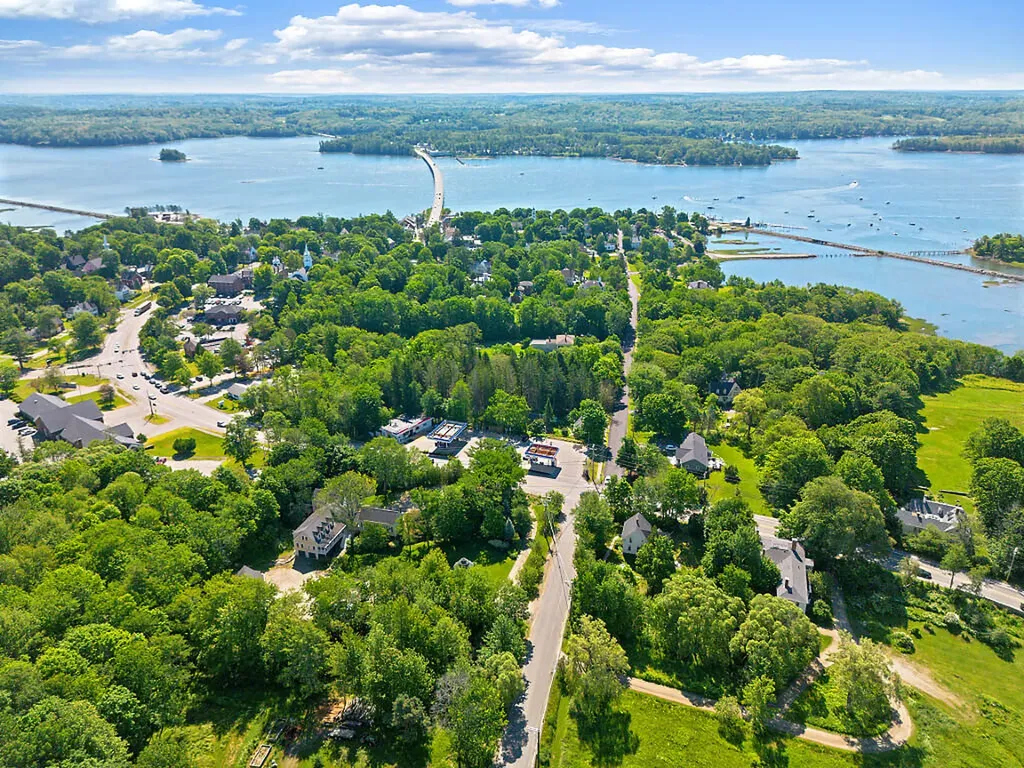 5 Bradford Road Wiscasset ME 04578
