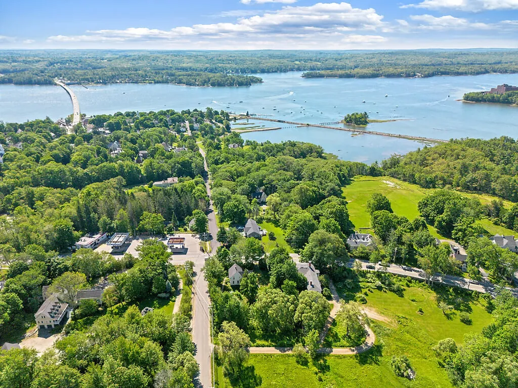 5 Bradford Road Wiscasset ME 04578
