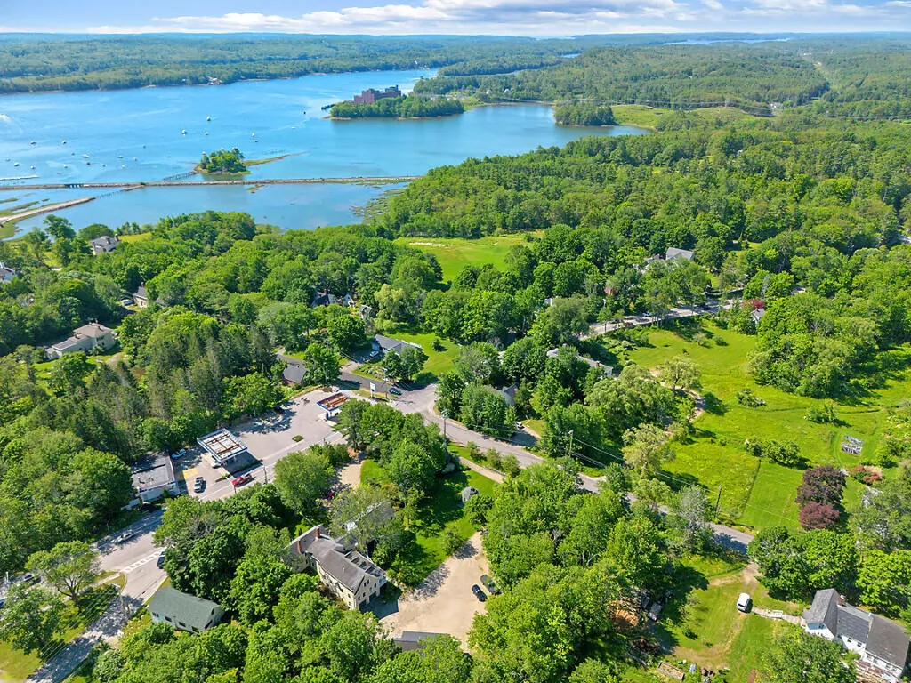 5 Bradford Road Wiscasset ME 04578