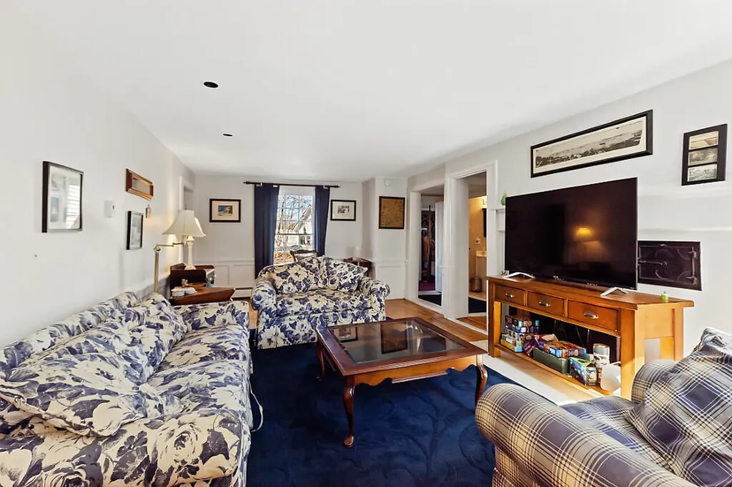 5 Bradford Road Wiscasset ME 04578