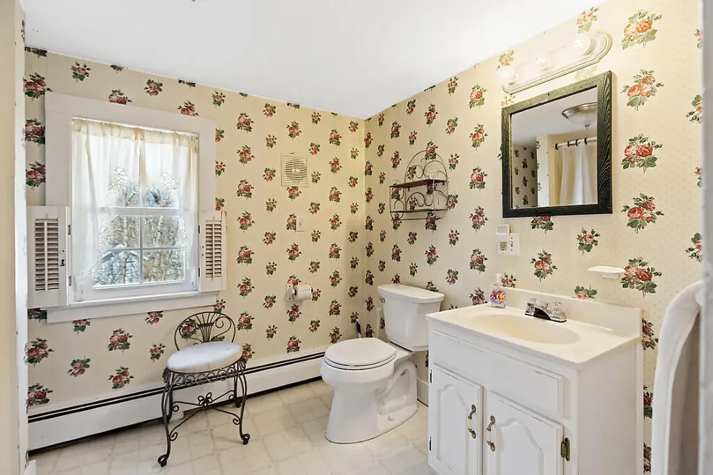 5 Bradford Road Wiscasset ME 04578