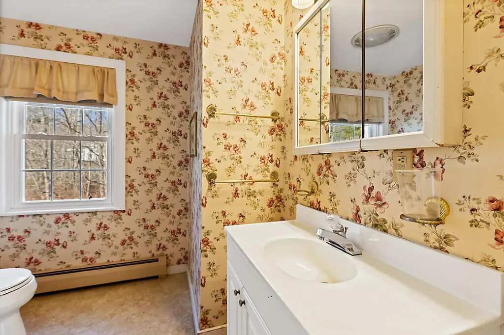 5 Bradford Road Wiscasset ME 04578