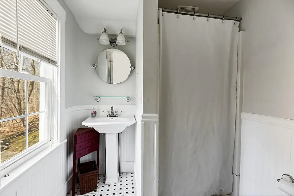 5 Bradford Road Wiscasset ME 04578