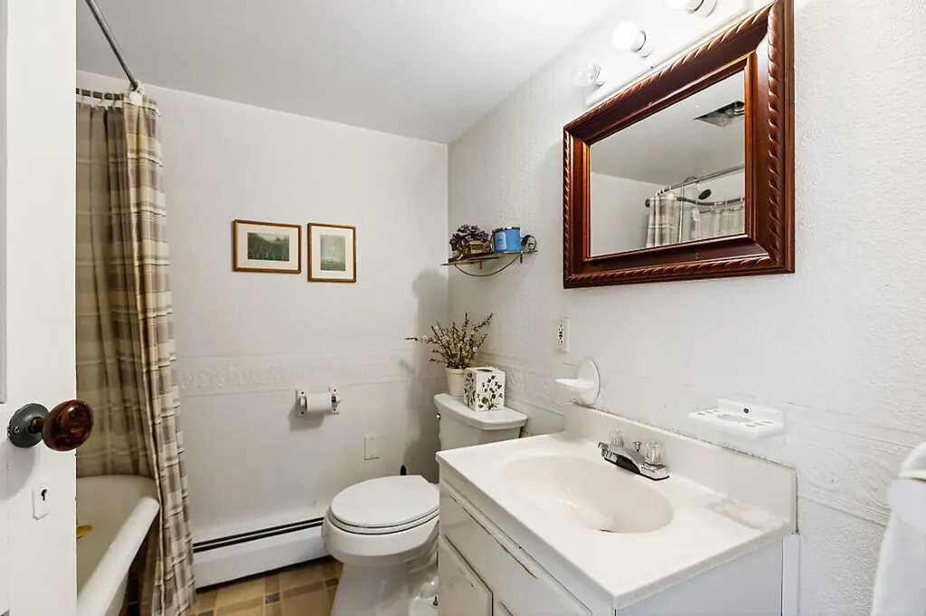 5 Bradford Road Wiscasset ME 04578