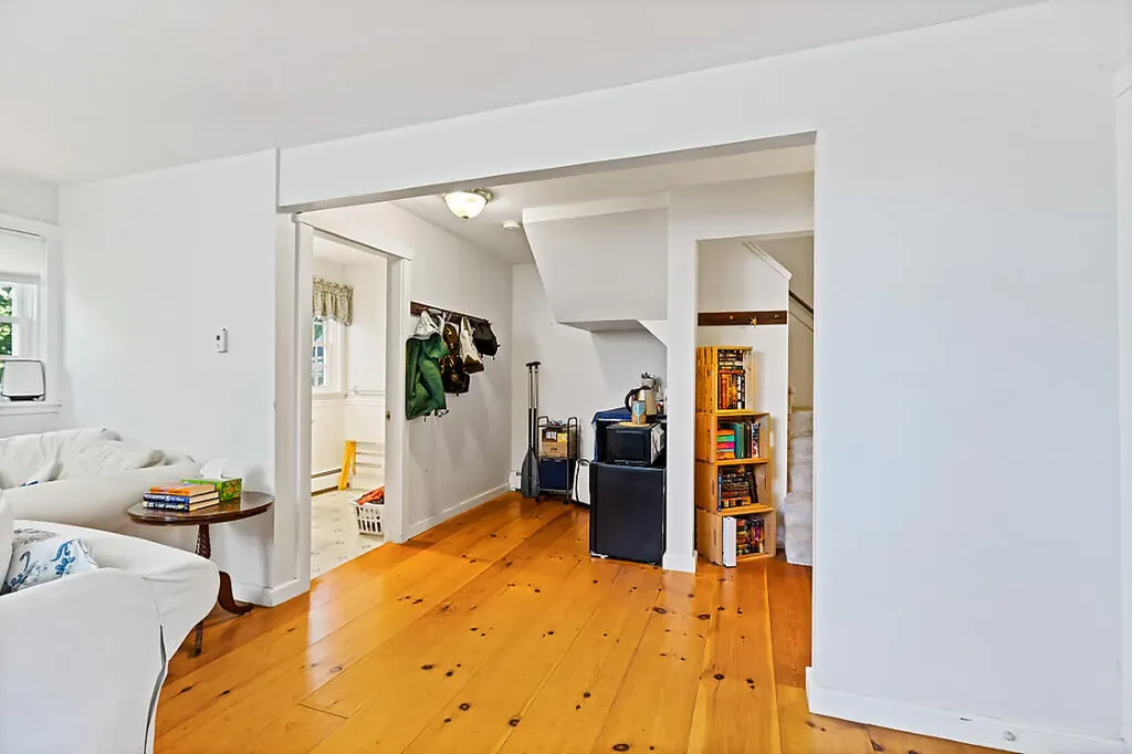 5 Bradford Road Wiscasset ME 04578