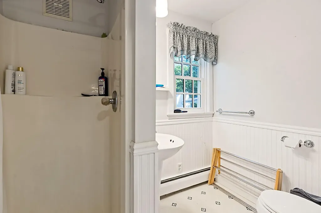 5 Bradford Road Wiscasset ME 04578