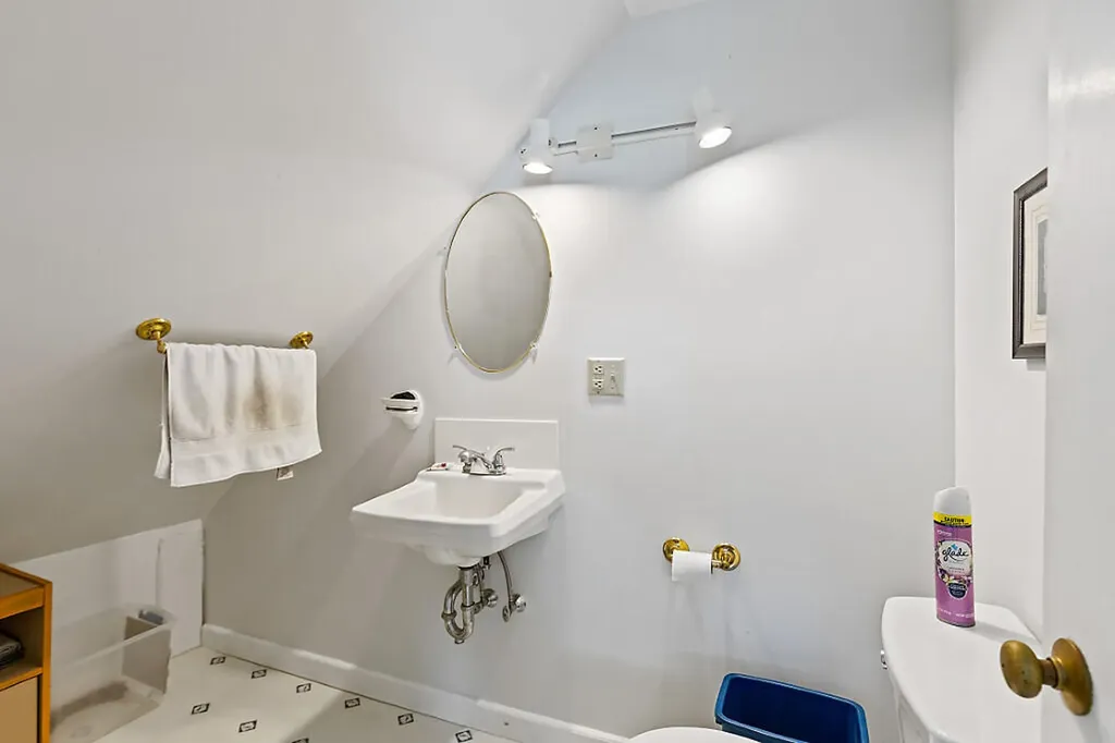 5 Bradford Road Wiscasset ME 04578