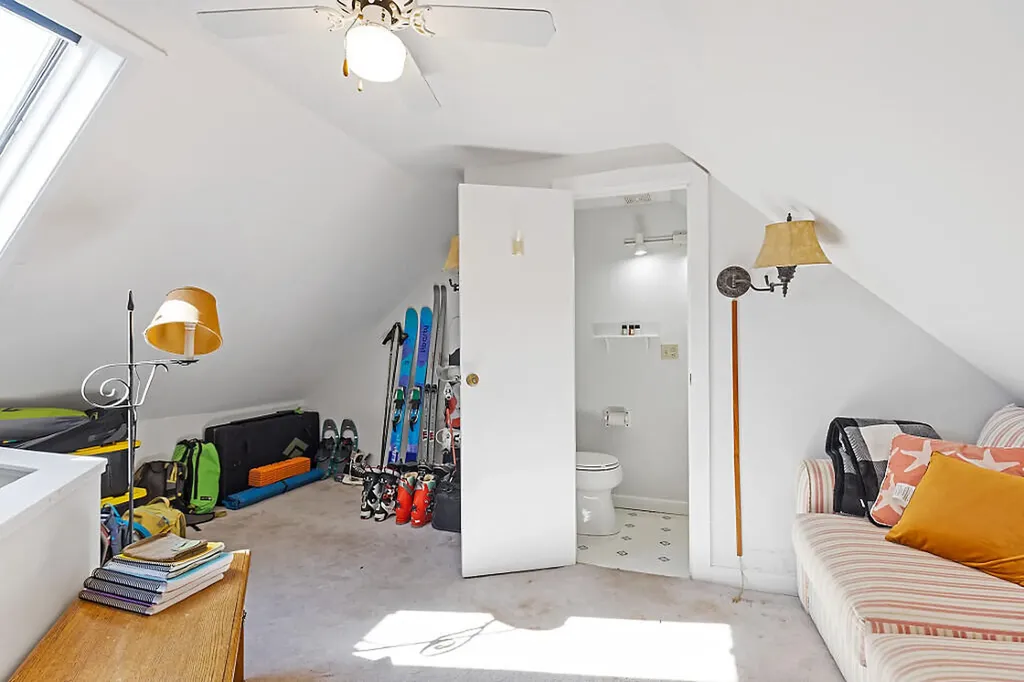 5 Bradford Road Wiscasset ME 04578