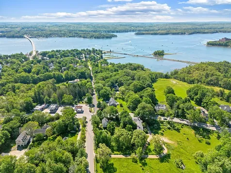 5 Bradford Road Wiscasset ME 04578