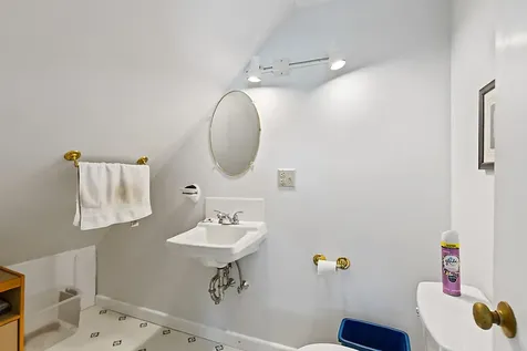 5 Bradford Road Wiscasset ME 04578