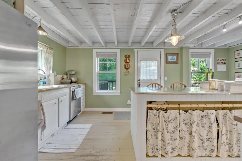1328 Roosevelt Trail Naples ME 04055