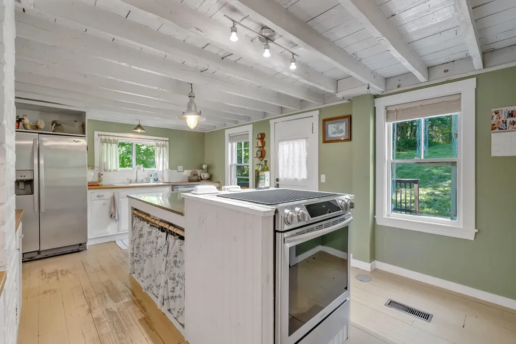 1328 Roosevelt Trail Naples ME 04055