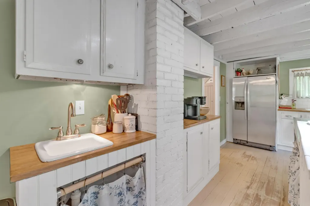 1328 Roosevelt Trail Naples ME 04055