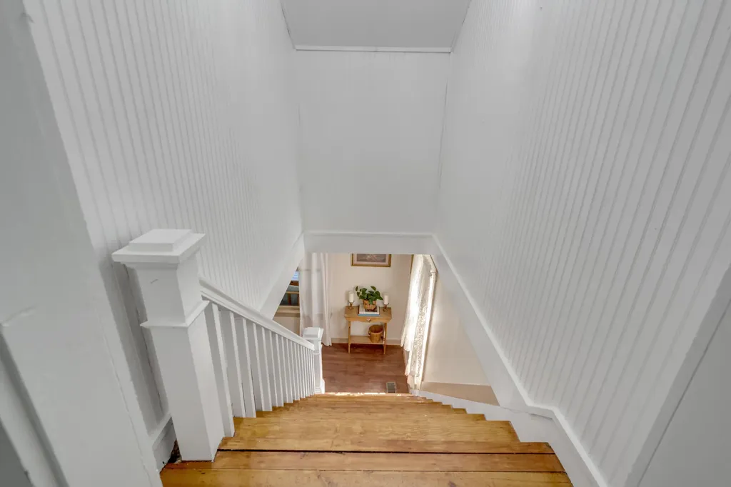 1328 Roosevelt Trail Naples ME 04055